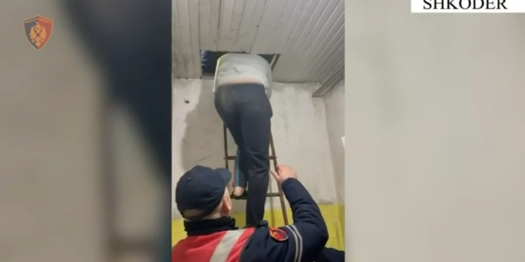 24-vjeçari në Shkodër, i cili tentoi të grabiste postën me thikë, zbulon nën tavan.