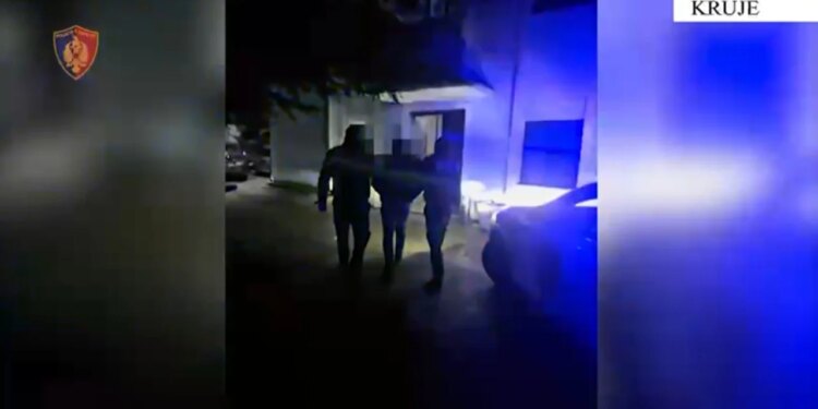 39-vjeçari në Krujë arrestohet për kultivimin e 136 bimëve narkotike.