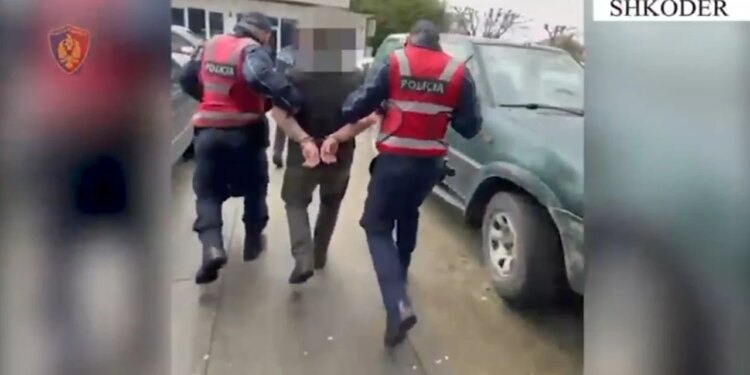 44-vjeçari arrestohet gjatë kontrollit për kultivim narkotikësh, gjenet thikë në momentin e ndalimit