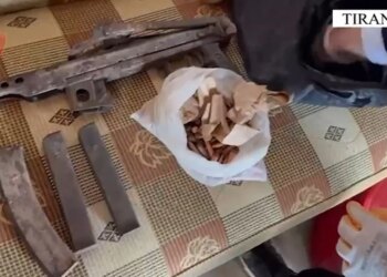 63-vjeçari në Tiranë kthehet në ‘arsenal armësh’, arrestohet pas operacionit policor “Kllojka” për armëmbajtje të paligjshme.