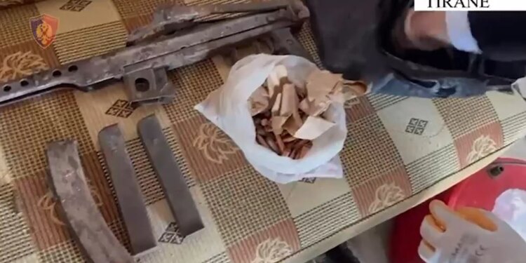 63-vjeçari në Tiranë kthehet në ‘arsenal armësh’, arrestohet pas operacionit policor “Kllojka” për armëmbajtje të paligjshme.
