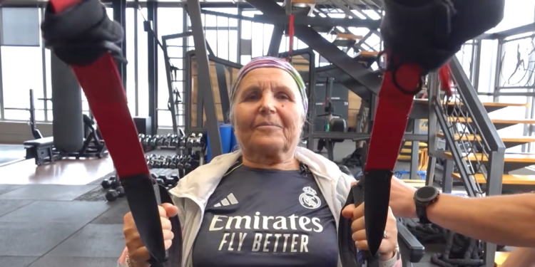 72-vjeçarja që sfidon vitet: Palestra, pjesë e jetës së përditshme të Sinës