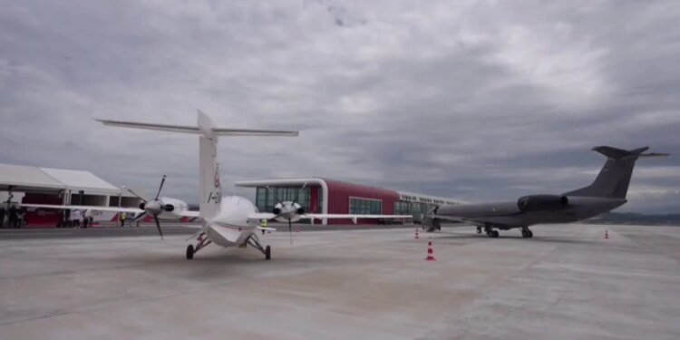 Aeroplani në Vlorë ngec në gjykatë: Konflikti ligjor ndërmjet ortakëve frustron hapjen e aeroportit