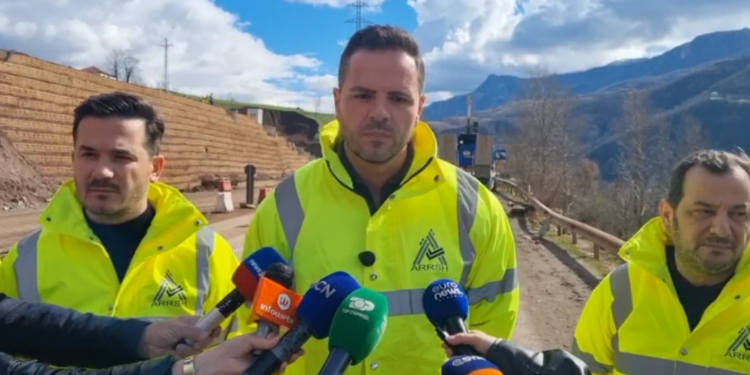 Akset rrugore Librazhd-Prrenjas, rrezik për shembjen e urës/ Kreu i Autoritetit Rrugor Shqiptar: Betoni po shkatërrohet.