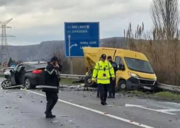 Aksident i trefishtë në Ishull-Lezhë, disa persona të lënduar