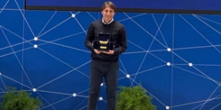 Antonio Conte merr çmimin ‘Pankina e Artë’ për herë të pestë: Një krenari e veçantë