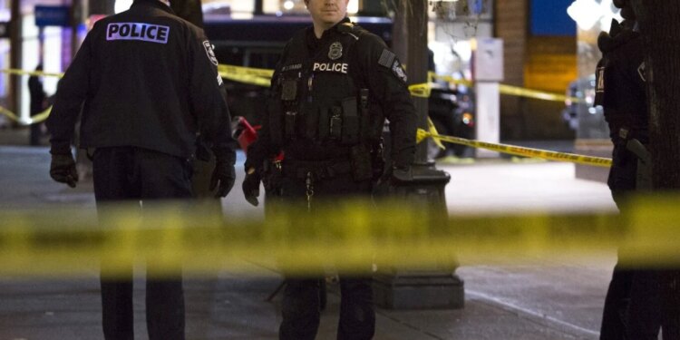 Arrestohet 18-vjeçari pranë Kapitolit me armë dhe municion të mbushur