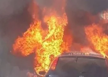 Automjetet e biznesmenit në Ksamil goditen gjatë natës, dyshohet se është një akt i qëllimshëm pas konflikteve.