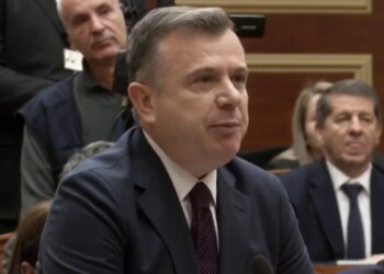 Balla e ironizon Berishën: 'Të heqësh dorë nga foltorja që përdor për të shërbyer Serbisë', kërkesë për Peleshin: Të përgatisim një deklaratë në mbështetje të liderëve të UÇK.