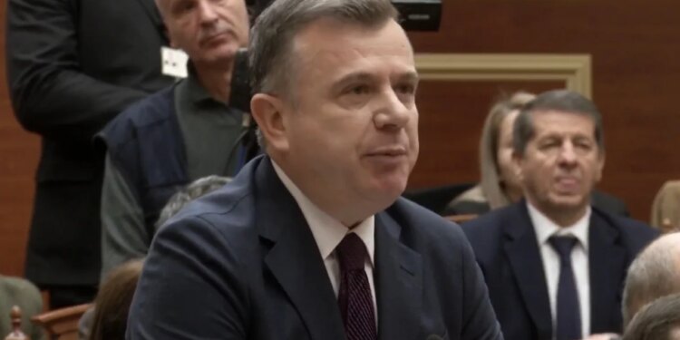 Balla e ironizon Berishën: 'Të heqësh dorë nga foltorja që përdor për të shërbyer Serbisë', kërkesë për Peleshin: Të përgatisim një deklaratë në mbështetje të liderëve të UÇK.