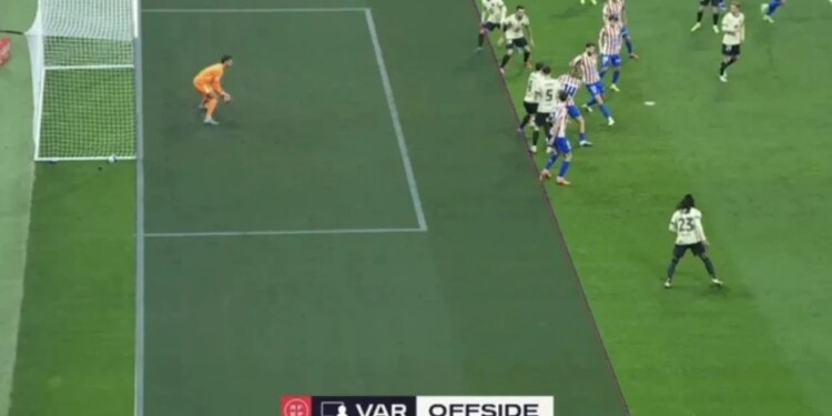 Barcelona e ka përballë gjyqtarët, humbja 4-0 nga Atletiko nuk mund të durohet nga katalanasit, do të bëjnë ankesë zyrtare.