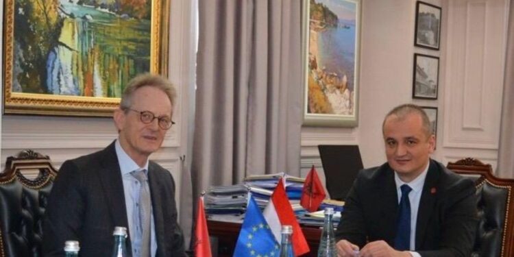 Bashkëpunimi midis Kontrollit të Lartë të Shtetit dhe Ambasadës së Holandës, kreu i KLSH-së zhvillon takim me Reinout Vos