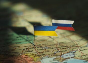 Bisedimet Rusi-Ukrainë, raundi i parë përfundoi pa arritjen e rezultateve, Moska bën kërcënime.