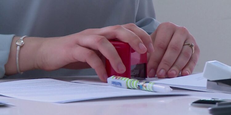 Bizneset paguajnë energjinë si amvisëri/ Administratori i FSHU: Dhjetëra zyra noterie dhe kontabiliteti nën mbikëqyrje.