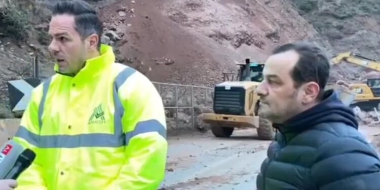 Bllokimi i Qafë-Thanës: Drejtori i ARRSH shpjegon se shembja është një fenomen natyror, mali është tejet i njomë.