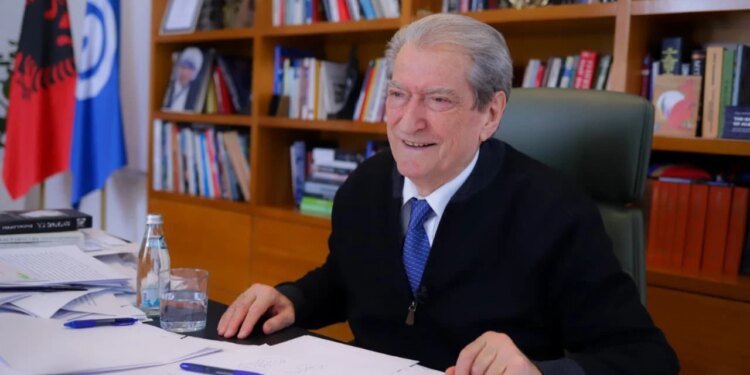 "Byroistët ishin të papërgjegjshëm, por në 46 vjet nuk i arritën as gjysmën e korrupsionit të drejtorëve të Ramës”, thotë Berisha: Duhet një transformim i thellë.