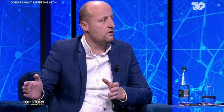 Çfarë përmban dosja e AKSHI-t? Gazetari në 'Top Story': I akuzuari nga SPAK vazhdon të marrë tendera, institucioni po e 'mbështet'