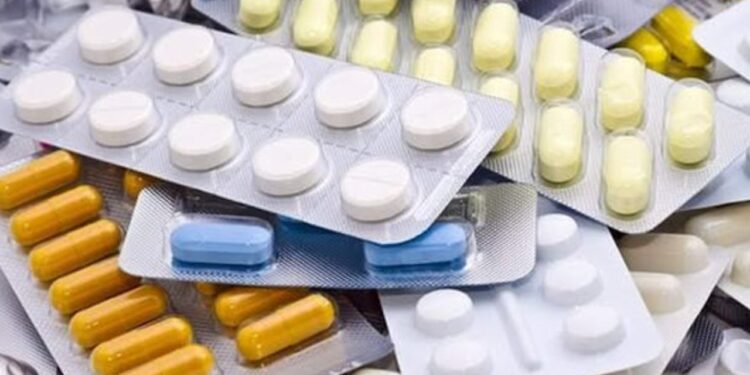 Çrregullime në çmimet e ilaçeve, rritje rekord sipas ministrisë së Shëndetësisë/ Farmacitë: Pacientët nuk po marrin rimbursimet.