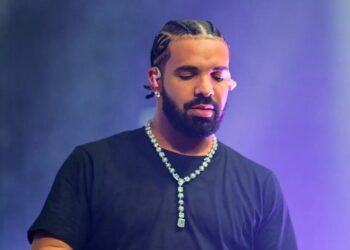 “Drake pëson një tjetër goditje: reperi humb 1 milion dollarë në Super Bowl”