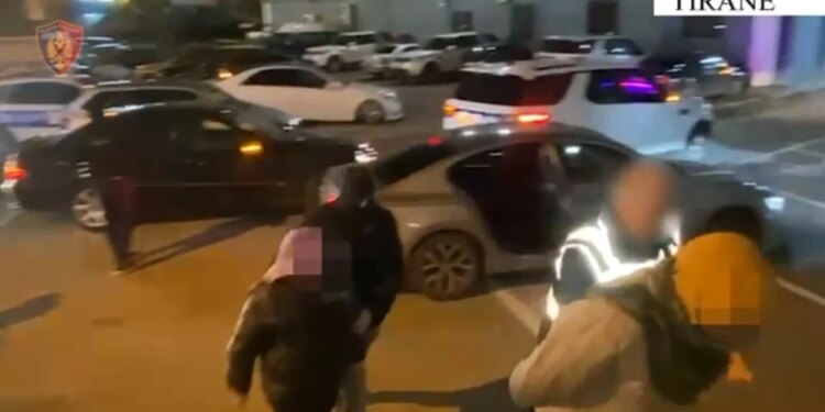 Dy individë arrestohen në mbikalimin e Kasharit për transportimin e 5 emigrantëve drejt vendeve të BE-së