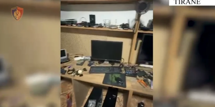 Dy kushërinj në Tiranë arrestohen për kthimin e banesës në laborator ekstazie