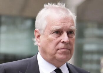 Dyshime për lidhje me Jeffrey Epstein, pas arrestimit të Princit Andrew, kontrollohen në dy nga pronat e tij.