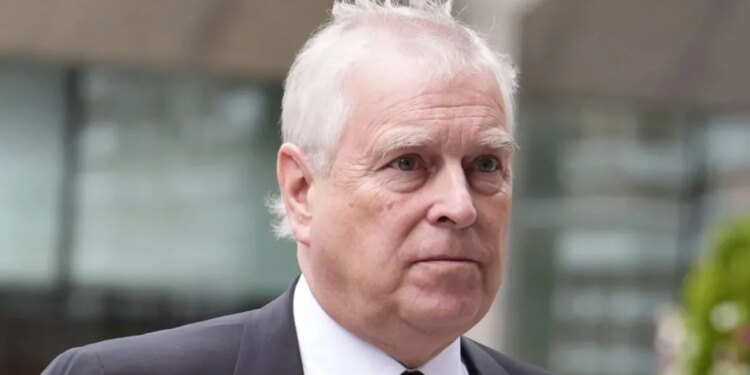 Dyshime për lidhje me Jeffrey Epstein, pas arrestimit të Princit Andrew, kontrollohen në dy nga pronat e tij.