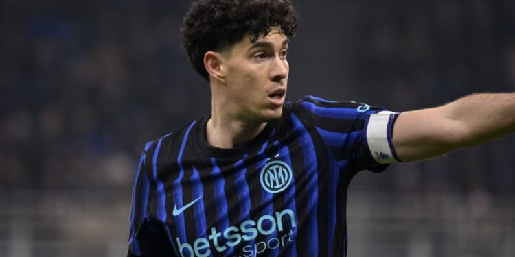 E pazakontë: Bastoni, i fërshëllyer papritur nga tifozët e Lecces, reagon Kolarov dhe Chivu