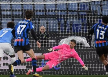 Ederson dhe Zalewski mposhtin Lazion, Atalanta e Gjimshitit kalon Comon në renditje.