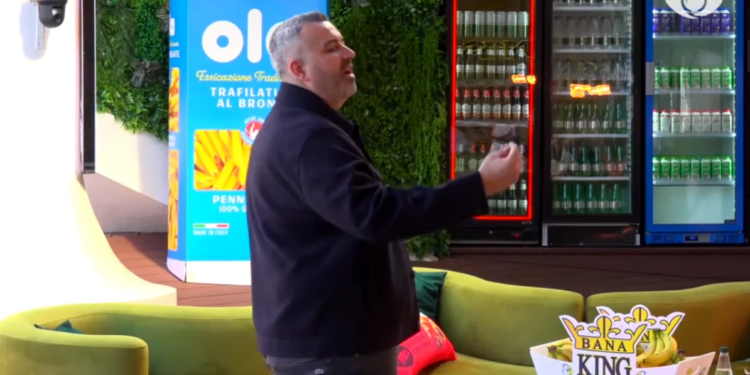 "Familja ime më ka ndihmuar" / Rogerti për Selinën: Kam shumë gjëra që nuk dua t'i përmend, janë të turpshme.