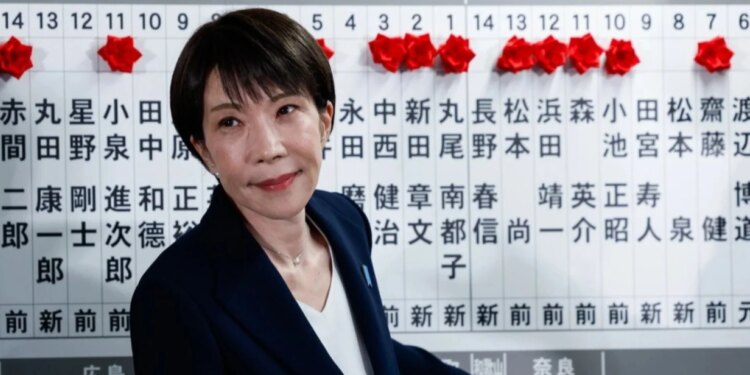 Fitore e re për kryeministren e parë grua në Japoni, partia e Sanae Takaichit mposht opozitën në zgjedhje dhe siguron dy të tretat e vendeve në parlament.