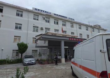 Fluks i madh në urgjencën e Fierit/ Më shumë se 120 pacientë çdo ditë, mjekët: gripi këtë vit ka zgjatur më tepër.