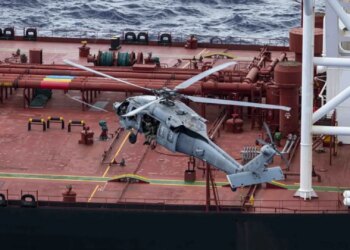 Forcat amerikane kapin anijen cisternë me flamur panamez në Detin Indian, dyshohet lidhje me Iranin dhe Rusinë.