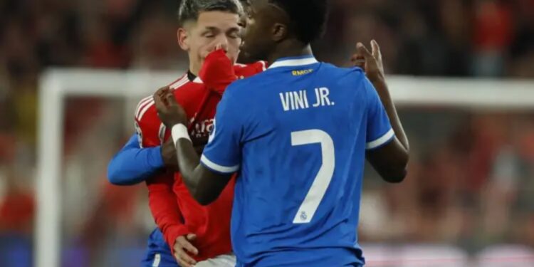 Fyerjet raciste gjatë ndeshjes Benfica-Real Madrid, UEFA fillon një hetim zyrtar / Mbappe: E dëgjova kur tha ‘majmun’