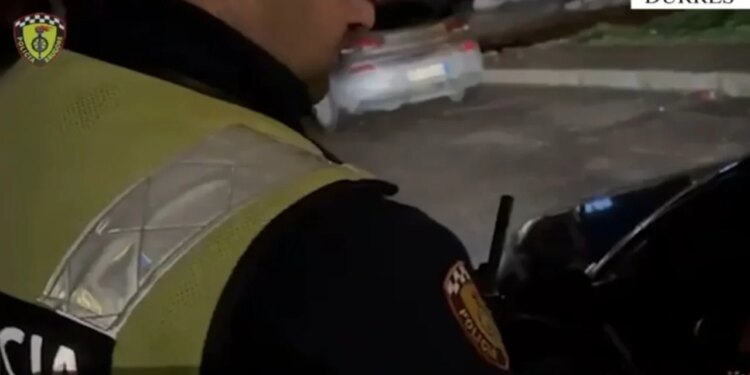 Gjashtë shoferë në Durrës arrestohen për drejtim automjeti nën ndikimin e alkoolit, pasi tentuan të manipulojnë testin duke korruptuar policinë.