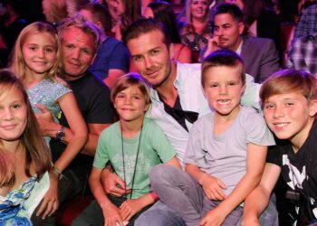 Gordon Ramsay, bashkëshort i ngushtë i familjes Beckham, ndan një mesazh për Brooklynin në mes të tensioneve familjare