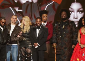 Grammy 2026 shënon rekorde, arritje historike dhe rivalitete ndërmjet yjeve të muzikës globale.