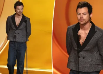 Harry Styles kthehet në Grammys me një stil të paharrueshëm!