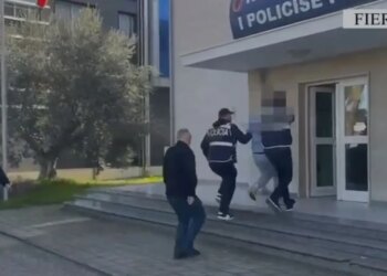 I Armatosur me Armë Zjarri/ Arrestohet 41-vjeçari në Fier, dhe një 21-vjeçar gjithashtu në pranga