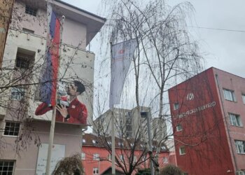 Integrimi ose largimi nga sistemi arsimor: Analiza nga DW mbi mbylljen e institucioneve serbe në Kosovë.