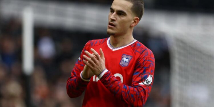 Ipswich Shkëlqen në Kampionat: Kemi Aspirata për të Arritur në Premier League