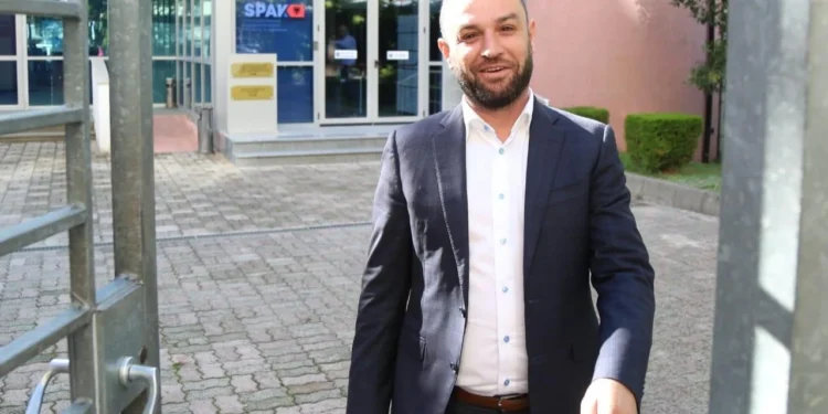 Ish-deputeti i PS, Jurgis Çyrbja, lirohet nga qelia pas dënimit për korrupsion dhe nxjerrje sekretesh shtetërore.