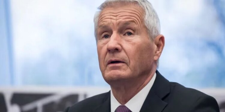 Ish-kryeministri i Norvegjisë përballet me akuzat e korrupsionit të rëndë, hetimi zbulon lidhjet e dyshimta me Jeffrey Epstein.