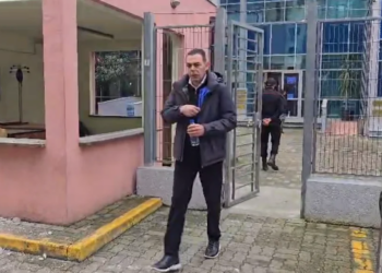 Ish-nëndrejtori i Hipotekës, Enis Hoxha, viziton SPAK-un.