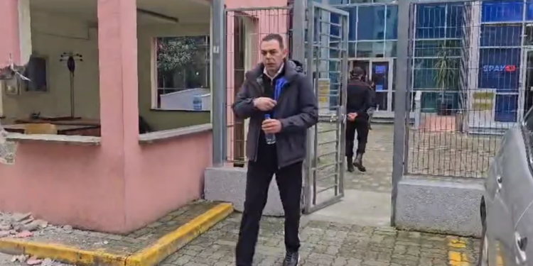 Ish-nëndrejtori i Hipotekës, Enis Hoxha, viziton SPAK-un.