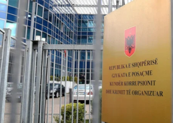 Ish-shefi i Krimeve në Tiranë dhe dy persona të tjerë dënohen nga GJKKO për ryshfet dhe ndikim në sistemin e drejtësisë.