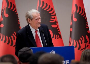 Ish-zyrtarë dhe deputetë të PD emërohen në administratë, Berisha iu thotë demokratëve: Nuk kemi pendesa për ta.