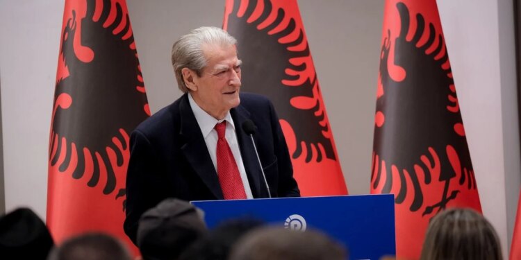 Ish-zyrtarë dhe deputetë të PD emërohen në administratë, Berisha iu thotë demokratëve: Nuk kemi pendesa për ta.