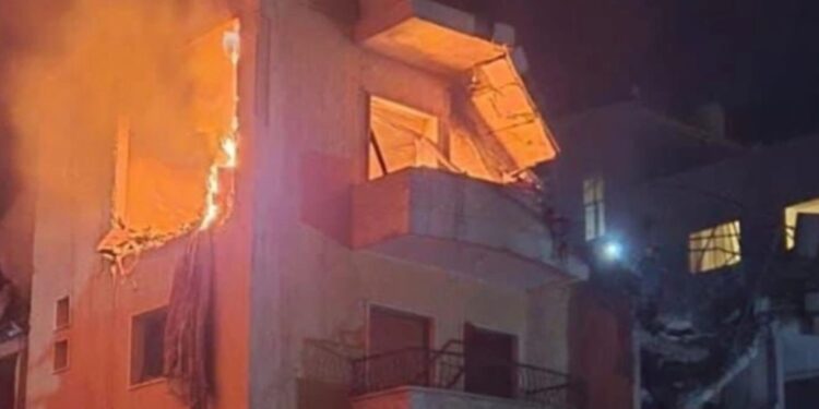 Izraeli vazhdon sulmet në Liban: 10 të vdekur dhe 50 të plagosur, ushtria izraelite konfirmon shënjestrimin e zyrtarëve të Hezbollahut.