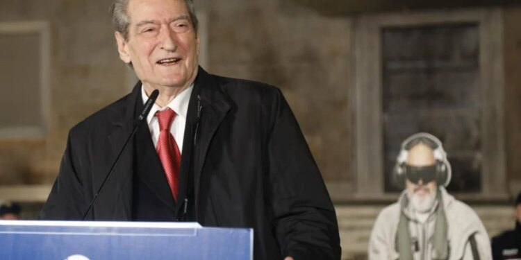 "Jemi në rrugë për fitoren, të rrëzojmë qeverinë", Berisha bën thirrje qytetarëve të marrin pjesë në protestën e 10 shkurtit: "Zëri ynë i ka tronditur thellësisht".